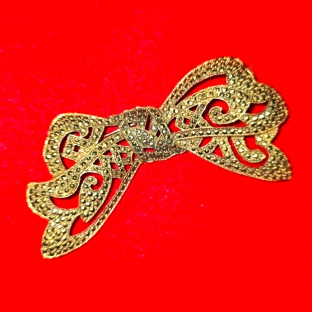 Golden BROOCH/PIN